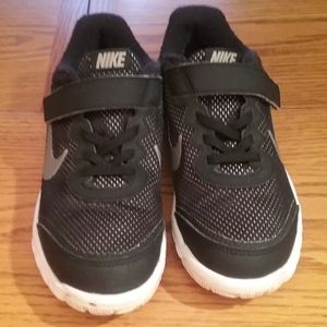 Nike youth tennis shoes.